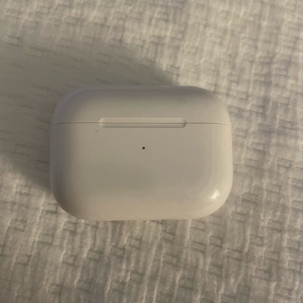 APPLE AIRPODS PRO. THESE ARE IN PERFECT CONDITION.